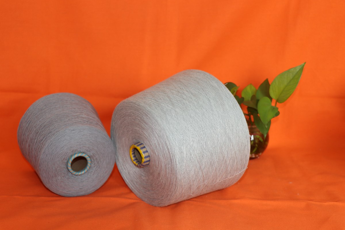 天丝竹节纱是什么材质？兰精天丝纱  兰精天丝棉纱2411