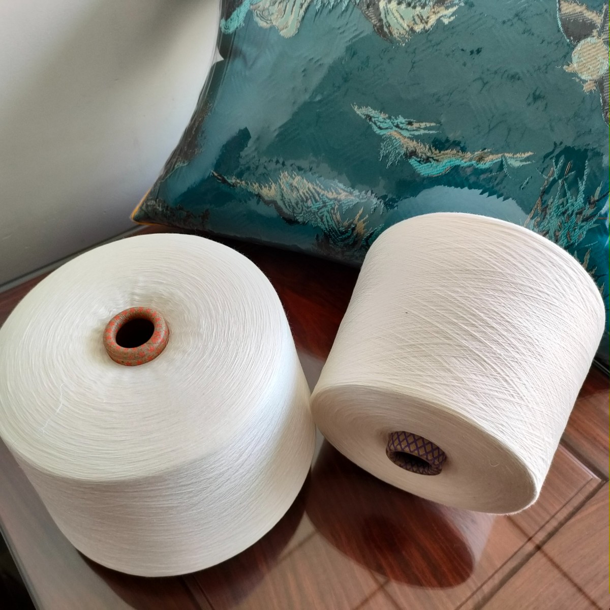 阳离子涤纶纱的特点？涤粘色纺纱是什么？涡流纺涤纶纱2411WXL