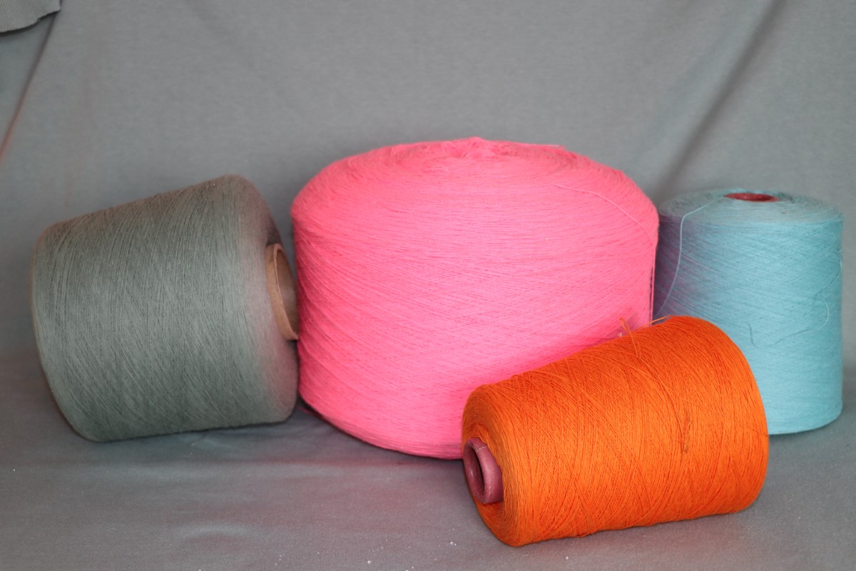 再生涤纶纱是什么？涤纶麻灰色纱特点？黑色涤纶纱2412WXL